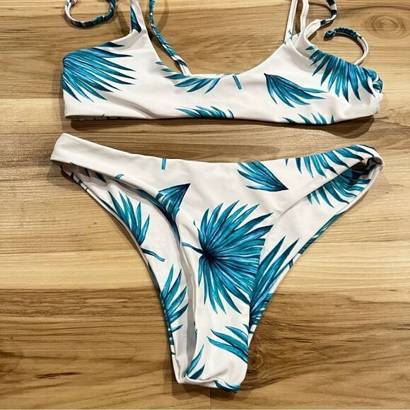White and Blue Tropical Leaves Two Piece Bikini Women’s Small - Picture 4 of 4